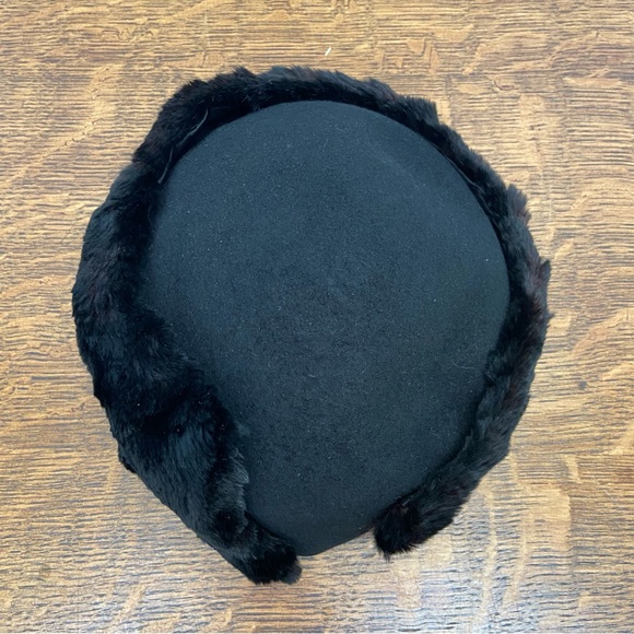 VINTAGE GOLDSMITHS MEMPHIS BLACK FELT FAUX FUR CONTEMPORARY 80s 70s FANCY HAT - Picture 3 of 13